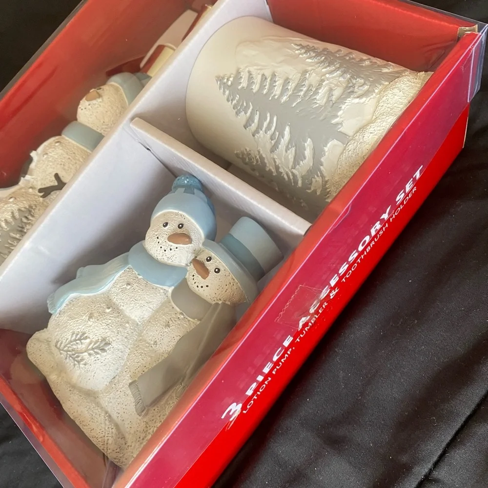 NEW Holiday 3 piece bath accessories set